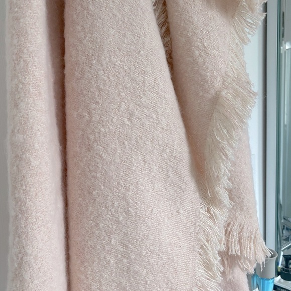 SUPER soft scarf - Picture 2 of 4